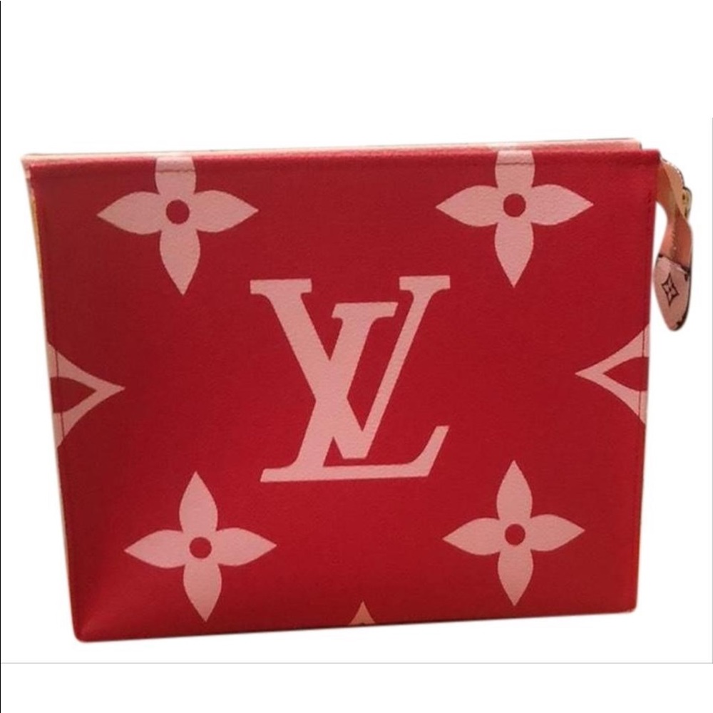 Sold! Louis Vuitton toiletry pouch 26 giant monog